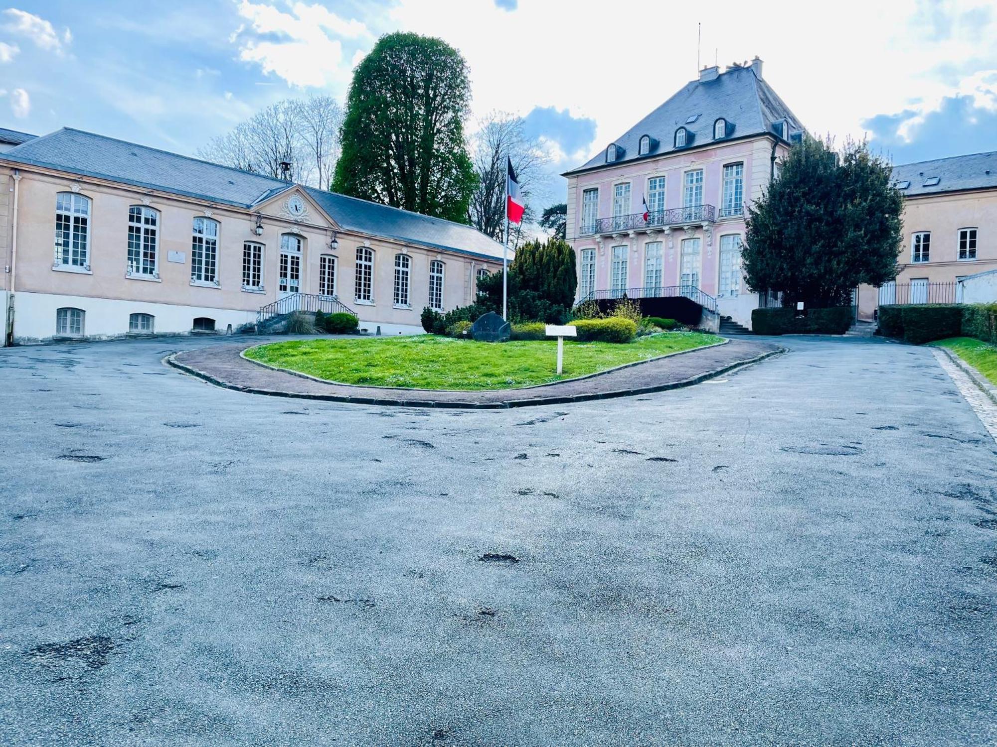 Studio Renove Et Tres Fonctionnel, Marly-Le-Roi Exterior photo